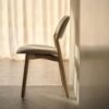 Knut C0110, Polsterstuhl mit sichtbarem Holzgestell, Stoff beige