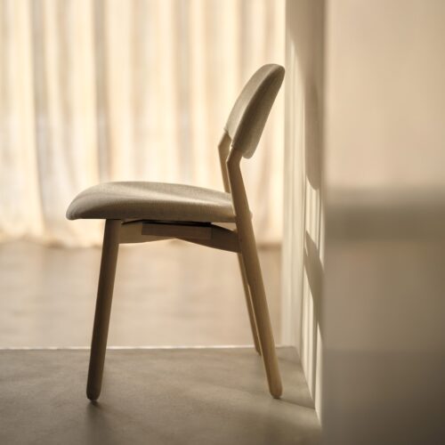 Knut C0110, Polsterstuhl mit sichtbarem Holzgestell, Stoff beige