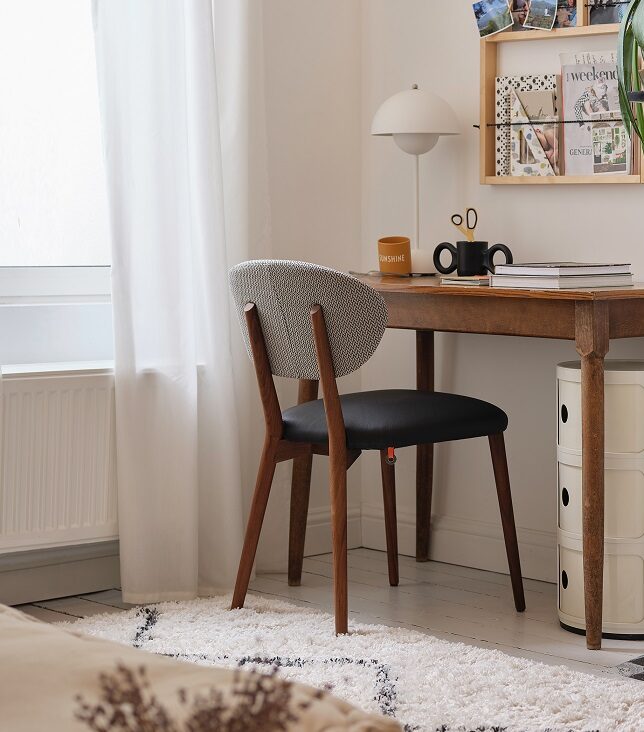Toro stoel met houten frame zonder arm van Mobitec