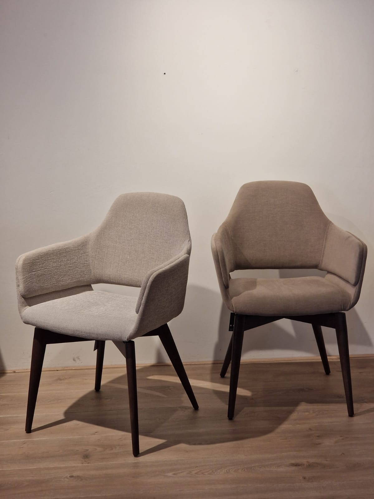 Set van 2 Lotus stoelen van Mobitec - Showroommodellen