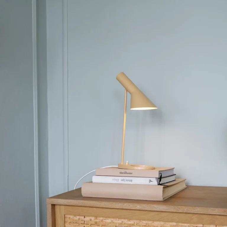 AJ Mini tafellamp van Louis Poulsen